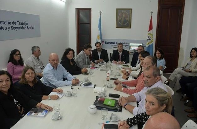 Provincia ofreció a los docentes un 8 % de aumento trimestral